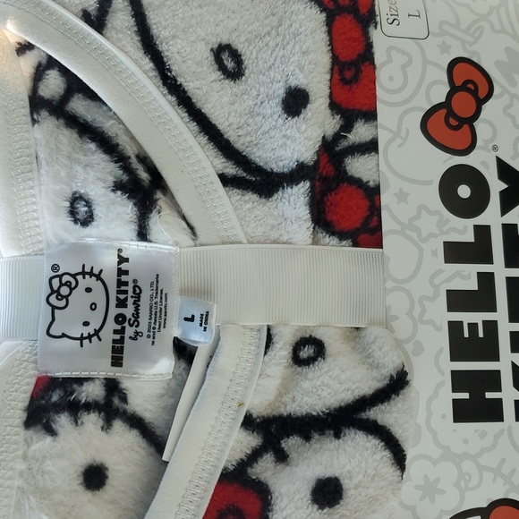 Hello Kitty Pajamas Set Soft Plush Fleece Long Sleeve Top and Pants S, M, L, XL - Picture 5 of 7